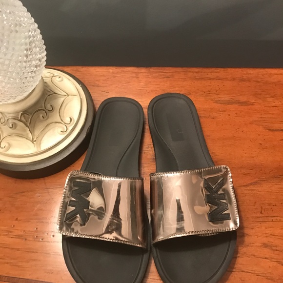 mk logo metallic slide